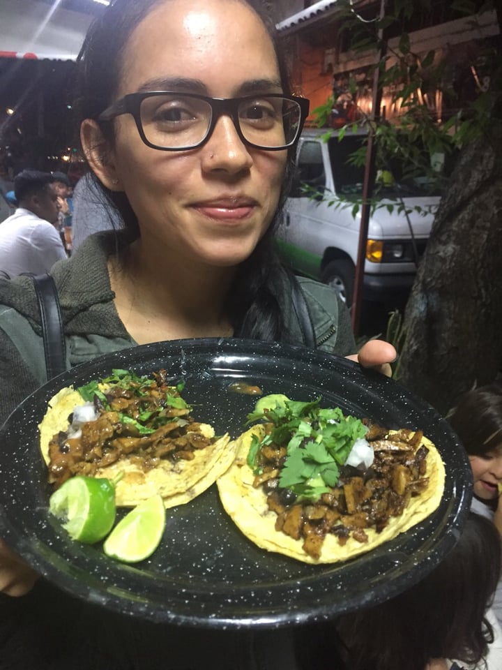 photo of Por siempre vegana 2 Tacos pastor, suadero, bistec shared by @fafita3 on  30 Nov 2019 - review