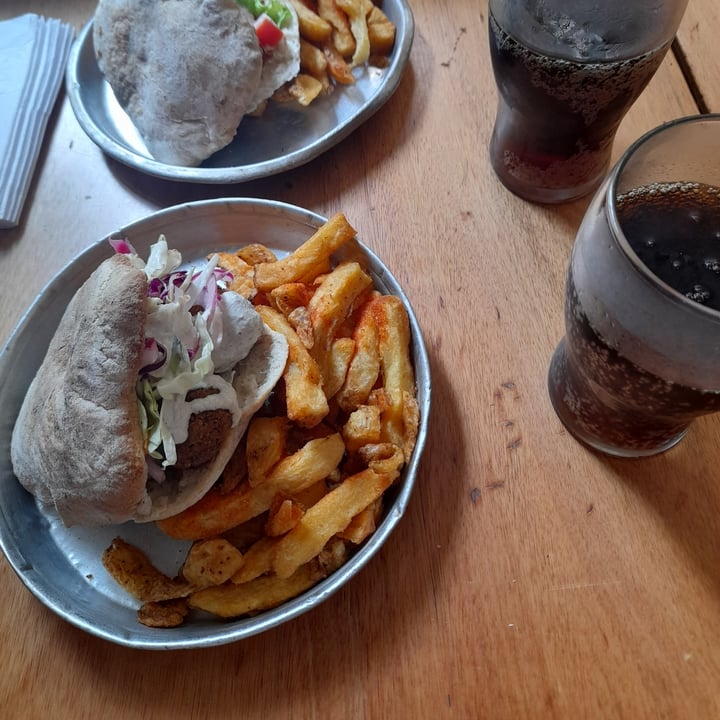 review photo of Benaim Sandwich De Falafel shared by @emilcegt on 25 Dec 2021 - review