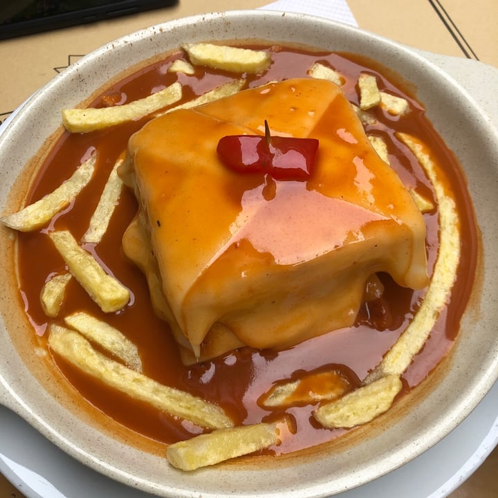 review photo of Francesinhas Al Forno da Baixa Francesinha de seitan shared by @cristorre on 19 Jul 2021 - review