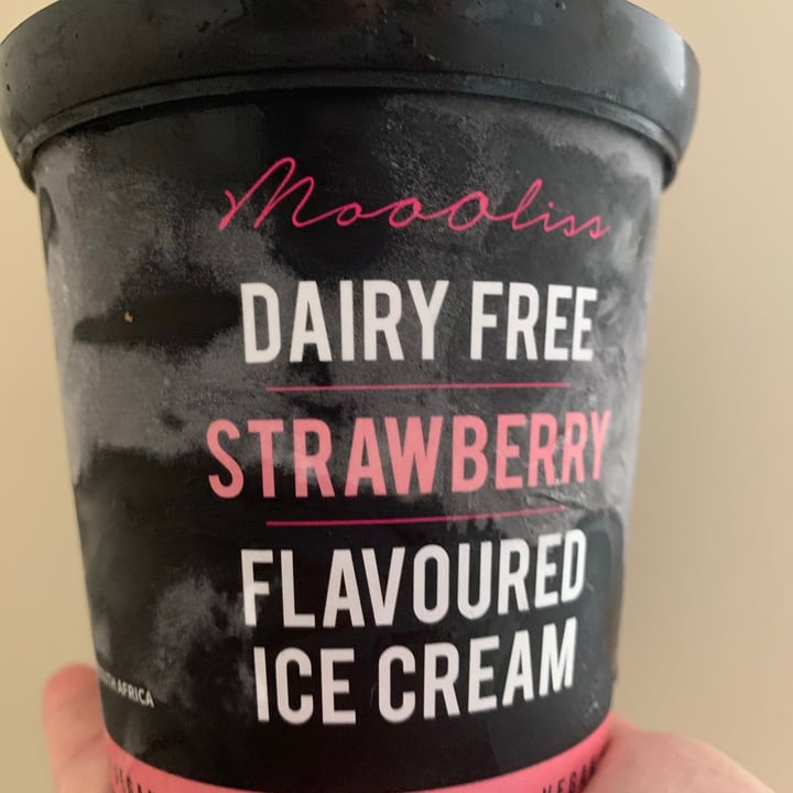 photo of Moooliss Strawberry Ice Cream shared by @carlicosta on  04 Feb 2021 - review