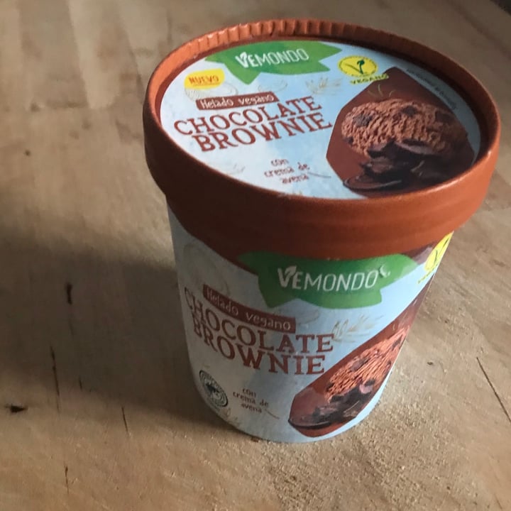 review photo of Vemondo Helado Vegano Chocolate Brownie shared by @iciarwallace on 02 Jul 2021 - review