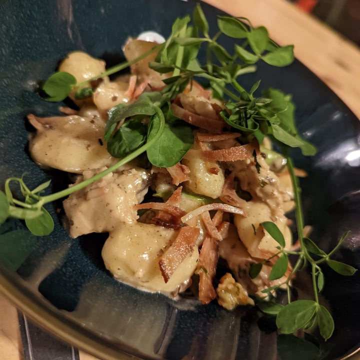 review photo of De Nieuwe Kantine Gnocchi | truffle cream sauce | asparagus | sage | prosciutto crumble shared by @jennethics on 02 Oct 2022 - review