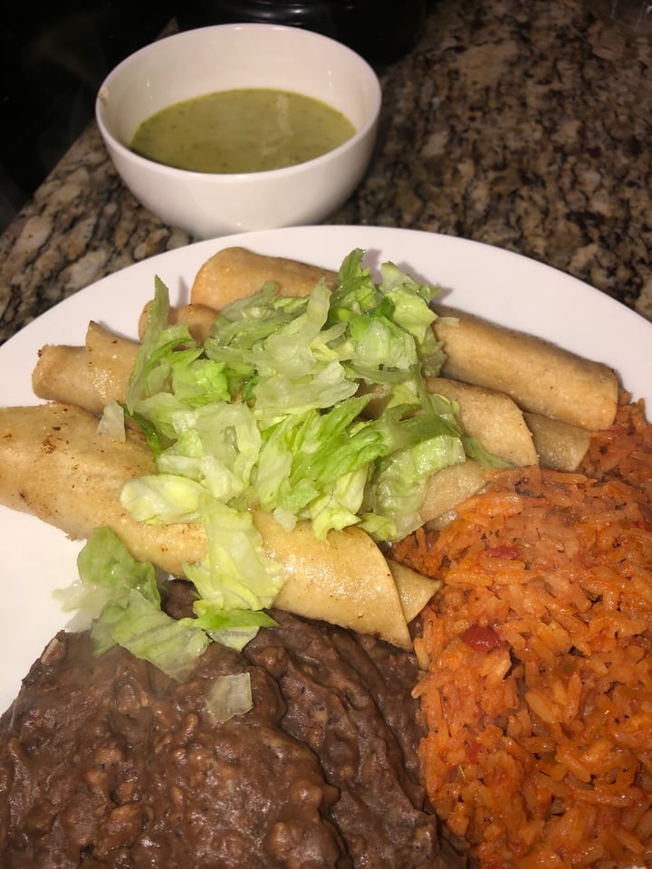 photo of Starlite Cuisine Vegan “Chicken Style” Taquitos shared by @soulyloveandlight on  01 Apr 2020 - review