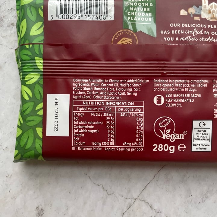 photo of Cathedral City Plant Based Block shared by @earthlinged on  14 Dec 2022 - review