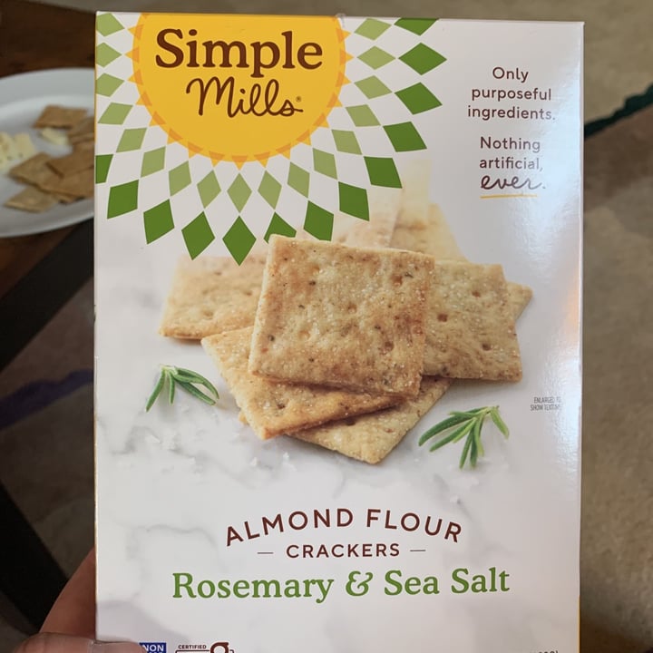 review photo of Simple Mills Almond flour crackers rosemary & sea salt shared by @elizwieser on 11 Jul 2021 - review