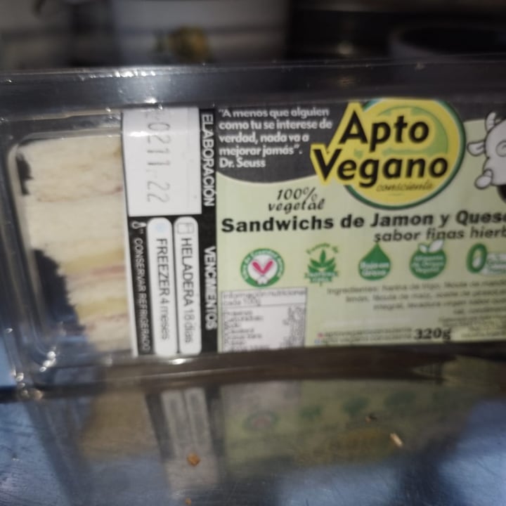 photo of aptovegano Sándwich de Miga Pan Blanco shared by @pedromiguelgallardo on  10 Nov 2022 - review