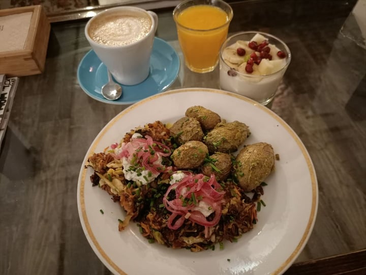 photo of La Colectiva Café Brunch Okonomiyaki shared by @hannahveganamadrid on  06 Mar 2020 - review