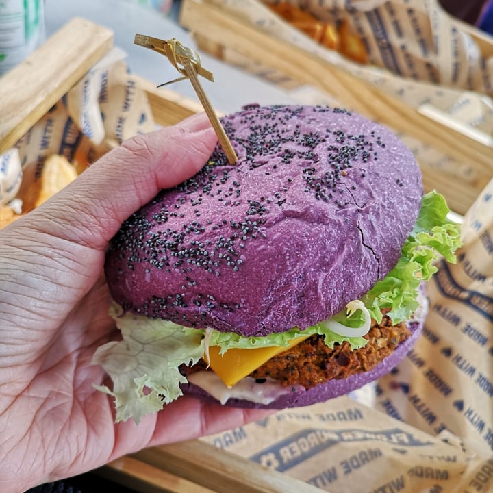 photo of Flower Burger Cherry Burger shared by @rachele82 on  01 Oct 2020 - review