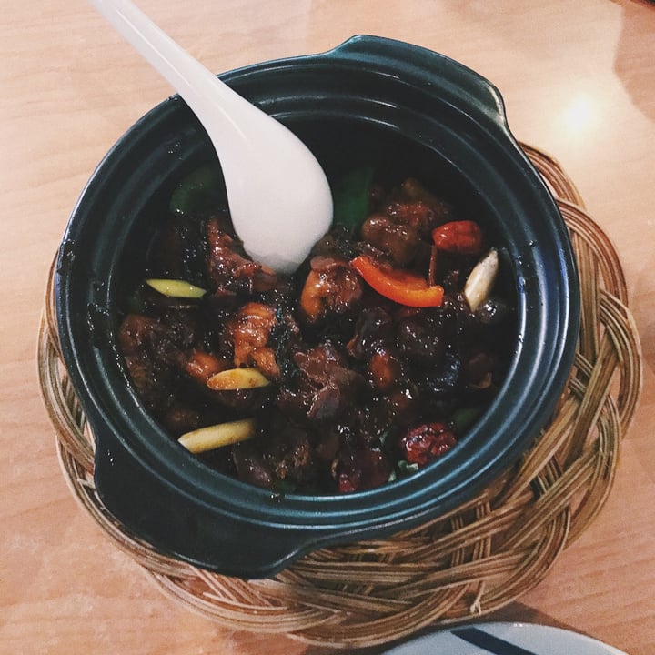photo of Loving Hut Lion Mane Shrooms Claypot shared by @mariaubergine on  29 Nov 2020 - review