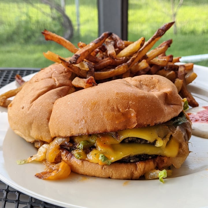 photo of Handlebar Smashburger with Fries shared by @crueltyfreeyouandme on  23 May 2020 - review