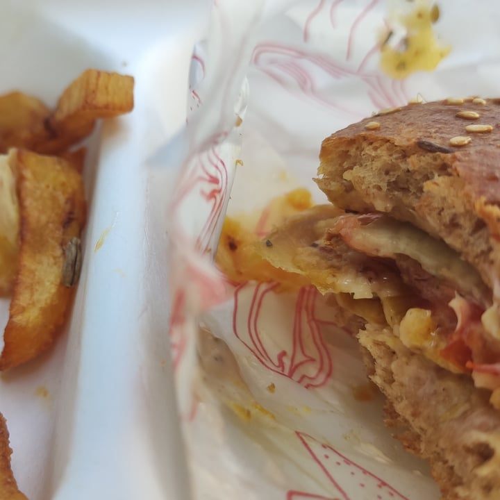 review photo of Ekologisku produktu parduotuve-kavine, Rasajana Burgeris su sojos maltinuku shared by @runkelinisveganizmas on 28 Jun 2022 - review