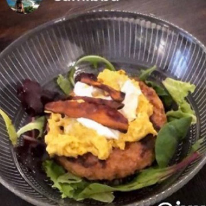 review photo of La Teca Burger Hamburguesa india al plat shared by @jviv98 on 08 Sep 2021 - review