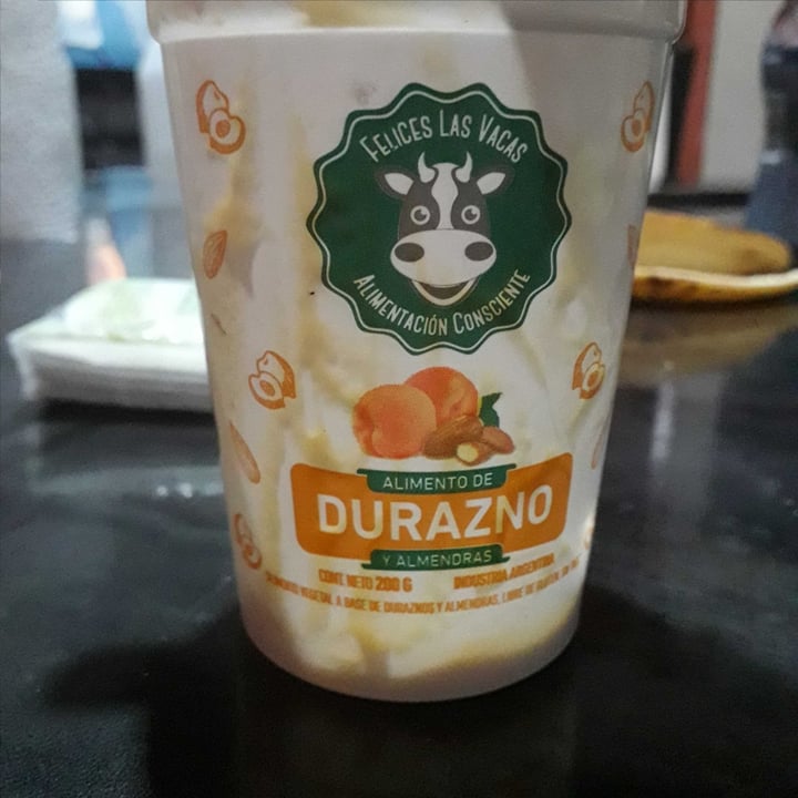 review photo of Felices Las Vacas Yogur de Almendras y Durazno shared by @iaraferrer on 10 May 2020 - review