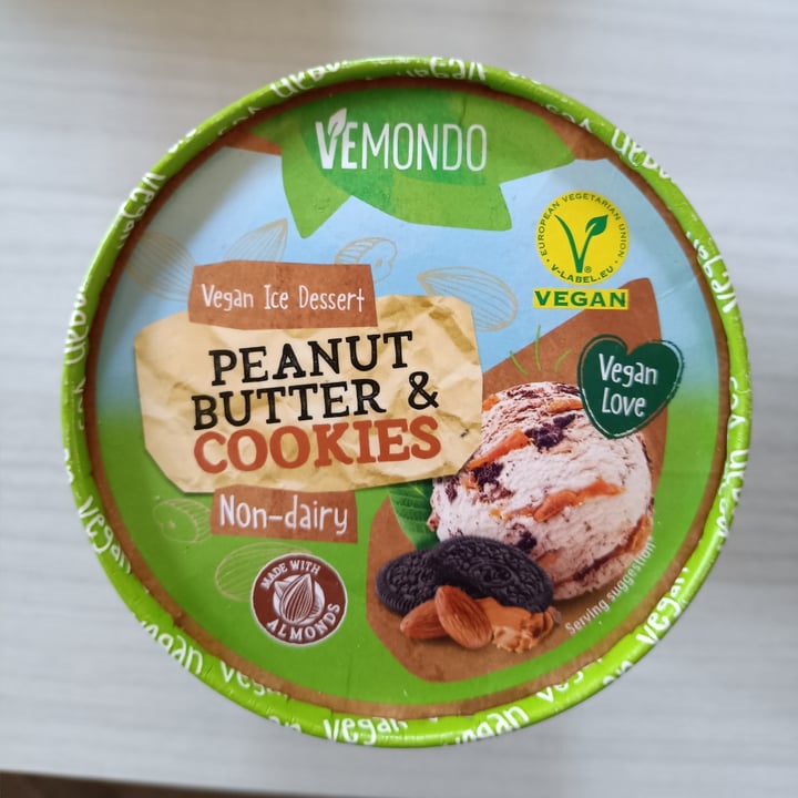 photo of Vemondo  Vegan Ice Dessert Peanut Butter & Cookies shared by @daniela94 on  31 Aug 2022 - review