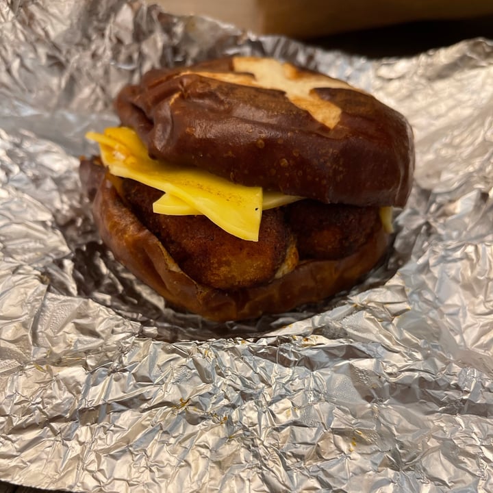photo of Dunedin Vegan Deli Nashville Nasty Nugget Sandwich shared by @alleyp on  22 Oct 2021 - review