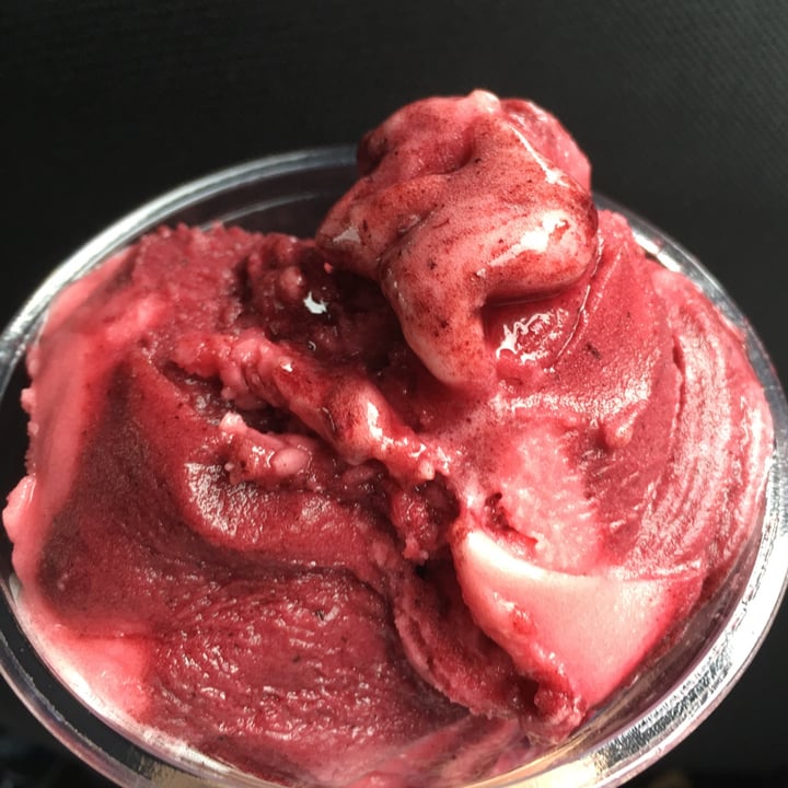 photo of Ben & Jerry’s Berry sorbet shared by @veganfoodinsydney on  22 Nov 2021 - review