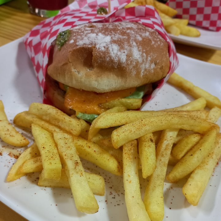 photo of De Nobles Hamburguesa Vegan Burger shared by @lauramartinezrom on  22 Mar 2022 - review