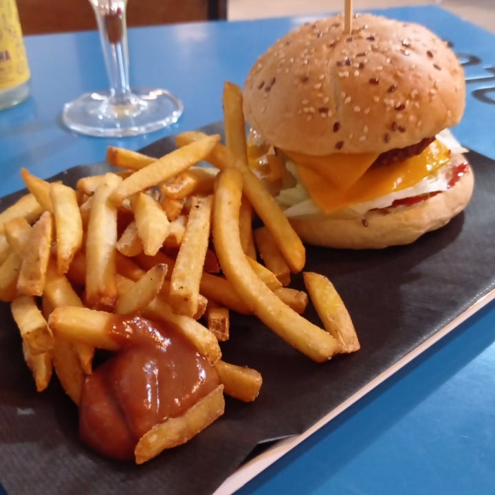 photo of Bioloco Hamburguesa queso que passion shared by @nuriawashungry on  22 Jul 2022 - review
