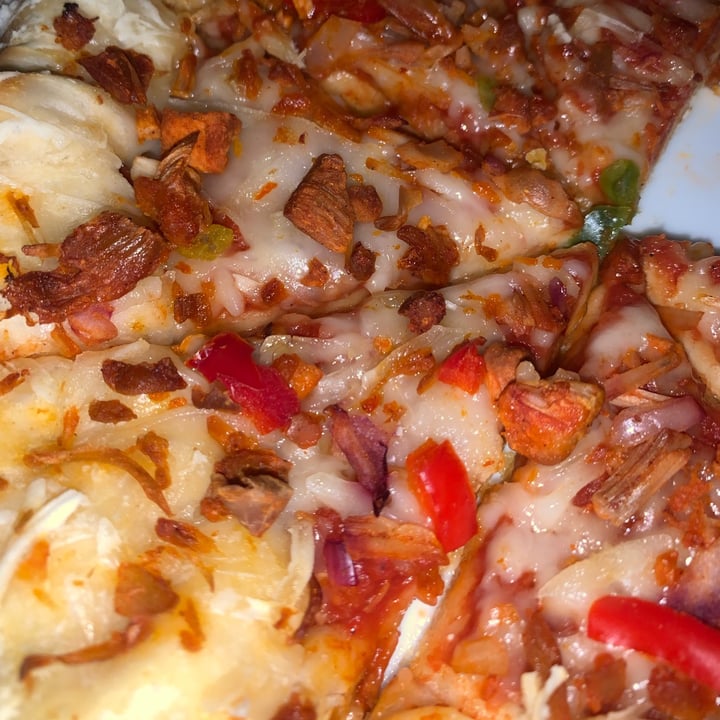 photo of Chicago Town Tomato Stuffed Crust Takeaway Sticky Bbq Jackfruit Pizza shared by @rebeccahart2000 on  04 Dec 2020 - review