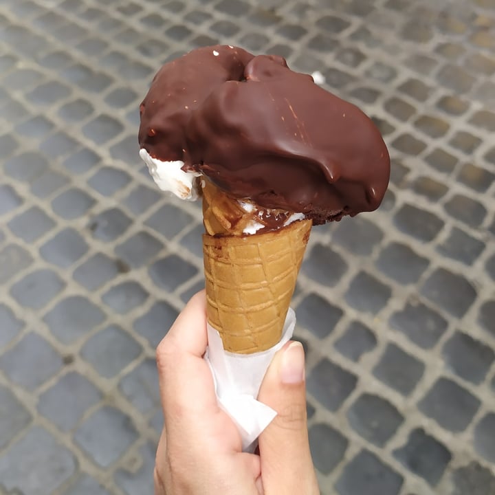 review photo of Frigidarium Helado De Coco Y Chocolate Con Cobertura De Chocolate Negro shared by @ninafr on 04 May 2022 - review