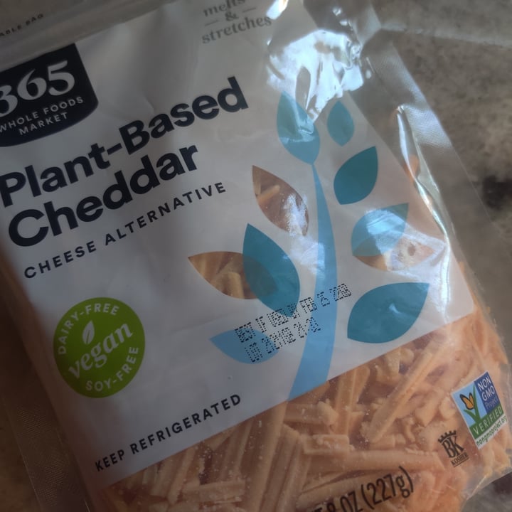 photo of 365 Whole Foods Market Plant-Based Cheddar Shreds shared by @vegun on  06 Nov 2021 - review