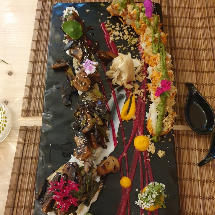 review photo of מיסו - אסיאתית טבעונית סושי ספיישל עם פטריות מוקפצות shared by @gsavaryego on 19 Jul 2020 - review