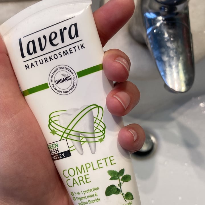 review photo of Lavera Naturkosmetik Dentifricio Complete Care Green Fresh Complex shared by @giuliabalestrino on 15 Apr 2022 - review