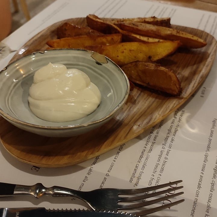 photo of Romeow Cat Bistrot Patatas bravas pepe rosa e lime shared by @greeneggsandvegham on  13 Jul 2022 - review