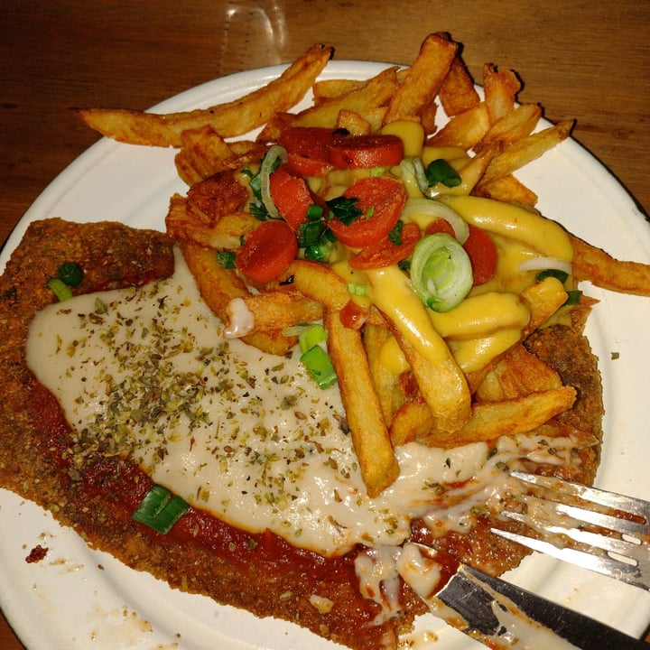 photo of SHIPIBO Bistro Amazonico Milanesa a la napolitana con papas shared by @naigomezs on  05 Aug 2022 - review