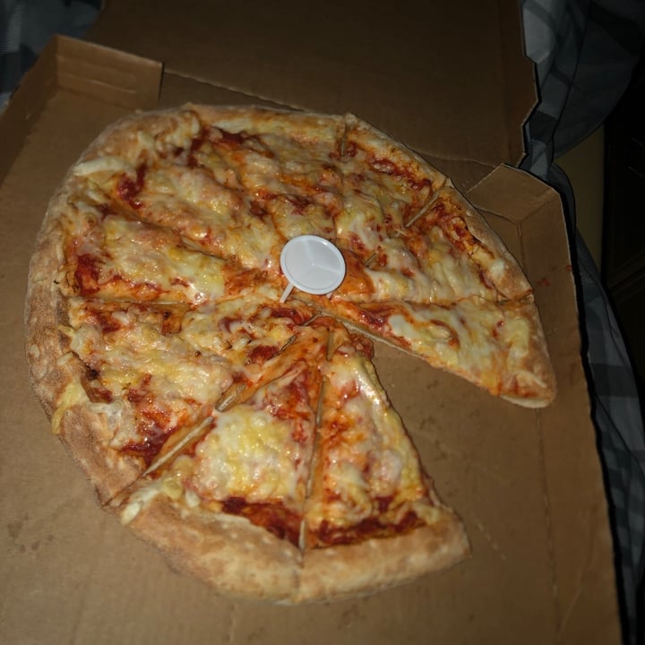 photo of Papa John's Pizza Vegan cheese and tomato shared by @rhiannondiamxnd on  02 Nov 2020 - review