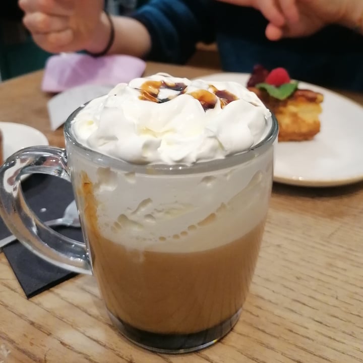 photo of Crazy Cat Café Coffee with cream and Sirup shared by @frcasol on  18 Jan 2022 - review