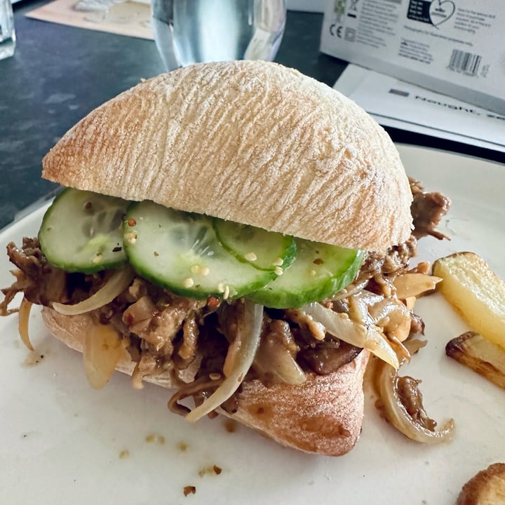 review photo of Fable Fable Meaty Pulled Mushrooms shared by @leonsmeow on 04 Nov 2022 - review