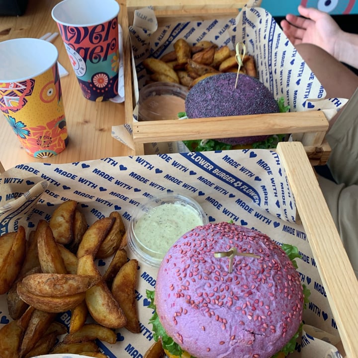 review photo of Flower Burger Cheesy Cecio shared by @martipin on 17 Dec 2021 - review