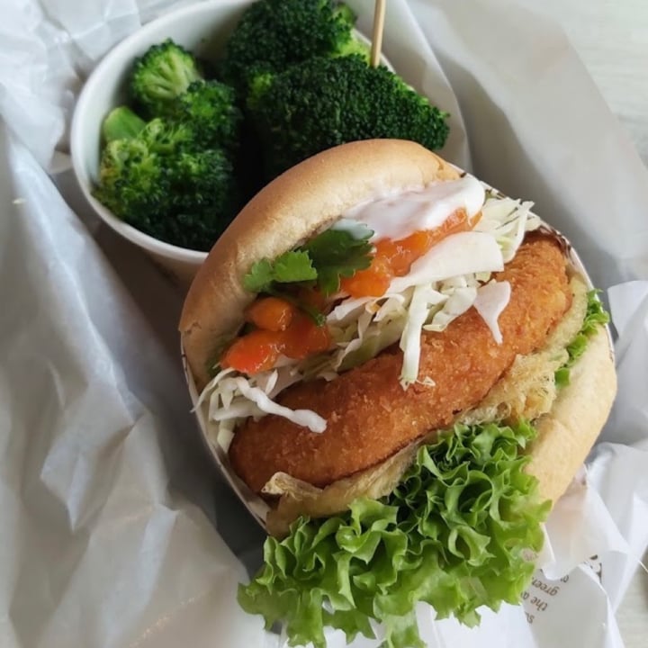 review photo of VeganBurg Singapore BBQ Burger with an Impossible Patty and a Vegan Egg shared by @artijain on 07 Jul 2021 - review