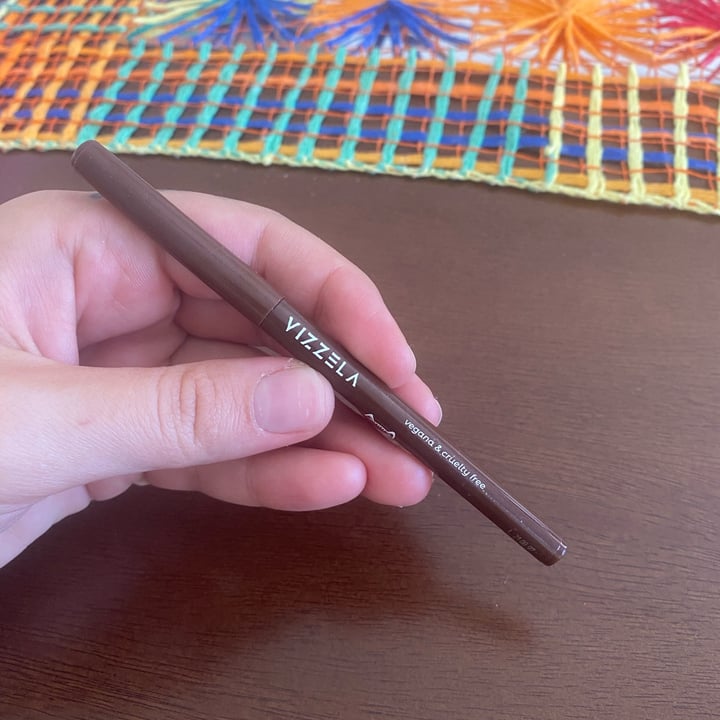 review photo of Vizzela Cosméticos Lápis De Olho Marrom shared by @marisalix on 21 Apr 2022 - review