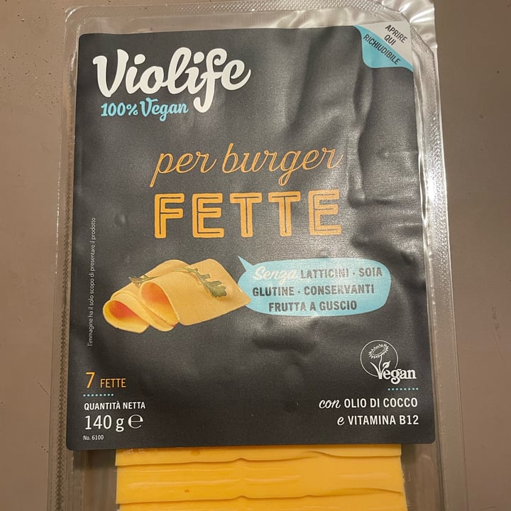 photo of Violife Cheddar vegano shared by @minniedrinkstea on  21 Feb 2022 - review
