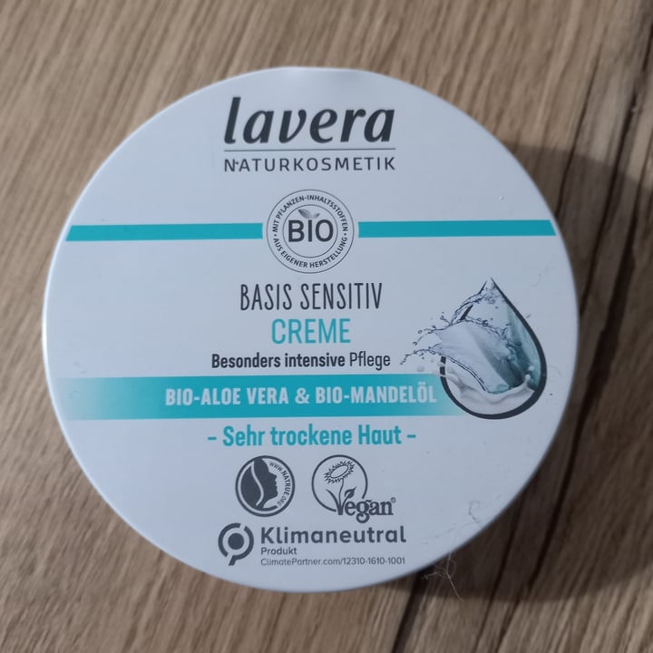 photo of Lavera Naturkosmetik All-Round Cream shared by @ernestoefrida on  08 Apr 2022 - review