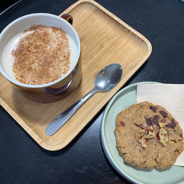Photo of the dish “Chai Latte y Cookie de Choco y Avellanas”