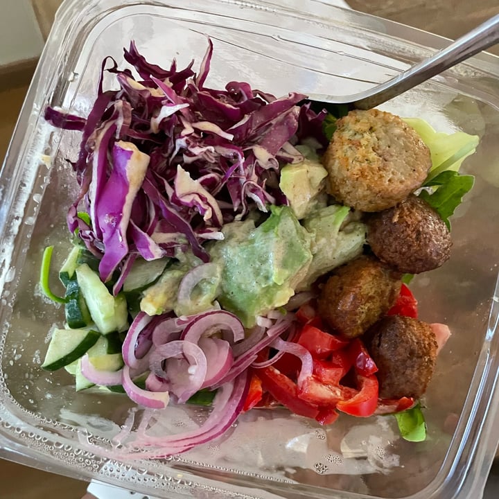 photo of KAUAI MENLYN Avo Falafel Salad Bowl shared by @greenmomlife on  07 Mar 2022 - review