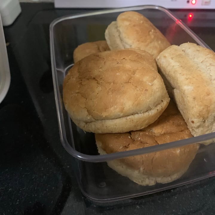 photo of Woolworths Food Brown soft textured hamburger rolls shared by @bookelly8 on  28 Jan 2021 - review