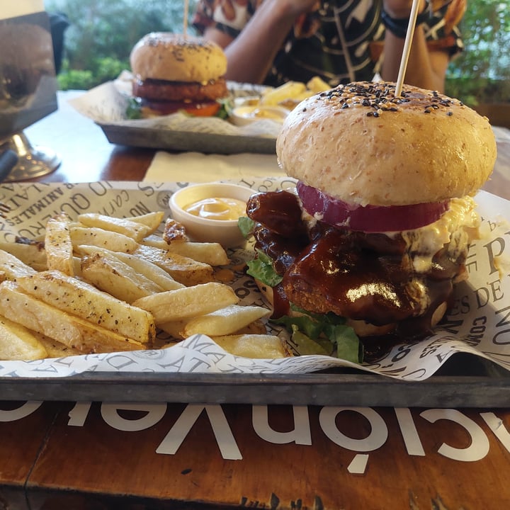 review photo of Revolucion Verde Chickn free burger shared by @elidarko on 14 Sep 2022 - review