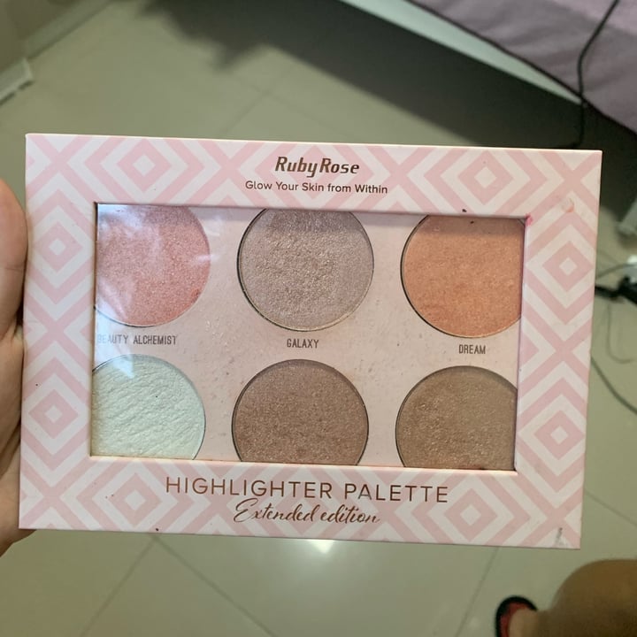 review photo of RubyRose Paleta de iluminadores extended edition shared by @leticia123 on 30 Jan 2022 - review