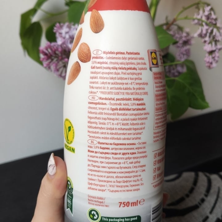 photo of Vemondo almond milk shared by @flouredfingers on  19 May 2021 - review