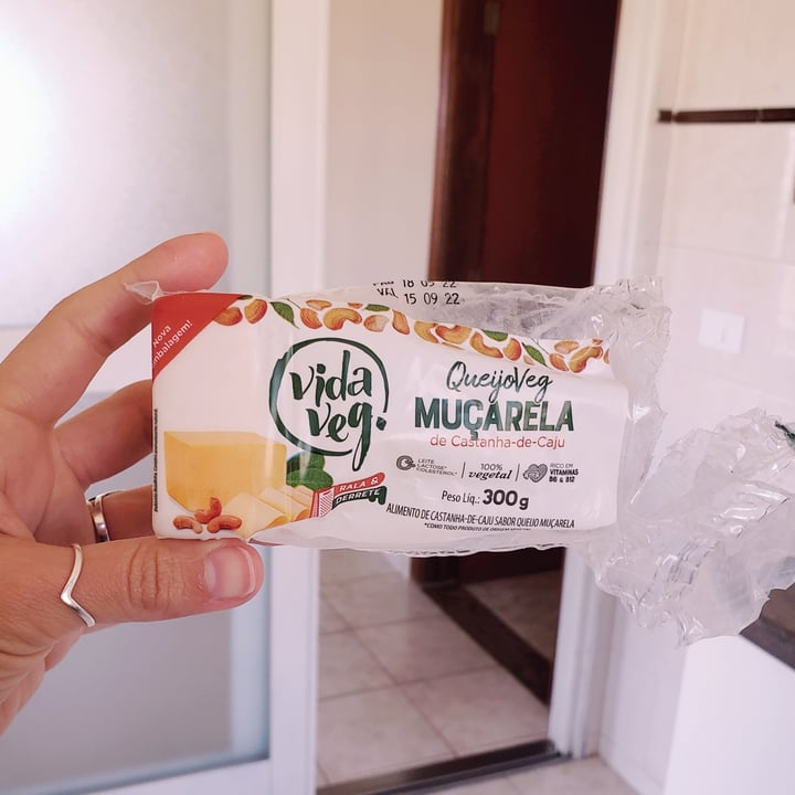 review photo of Vida Veg queijo Mussarela De Castanha De Caju shared by @tainadarosavilela on 04 Aug 2022 - review