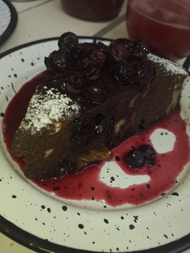 Photo of the dish “Brownie con arándanos”
