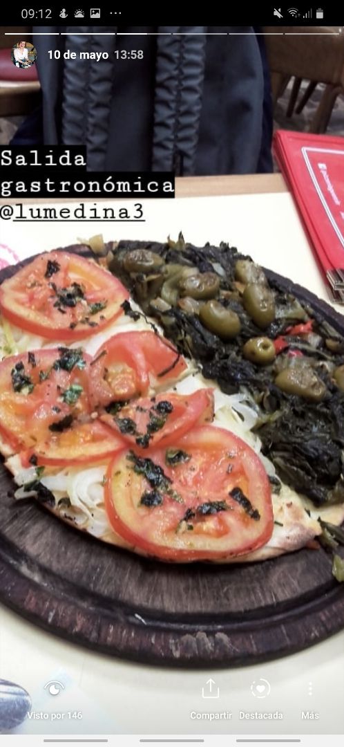 photo of Pizzería Güerrin Mitad fugazza mitad acelga shared by @martinaitziar on  01 Aug 2019 - review