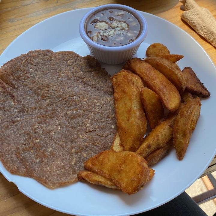 review photo of Vegetal Milanesa con papas y frijoles shared by @ggsony on 13 Oct 2022 - review
