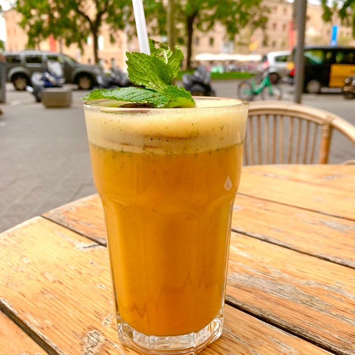 review photo of Brunch & Cake Inmuno juice: Zanahoria, Naranja, Jengibre Y Menta shared by @virginiareyg on 27 Sep 2020 - review