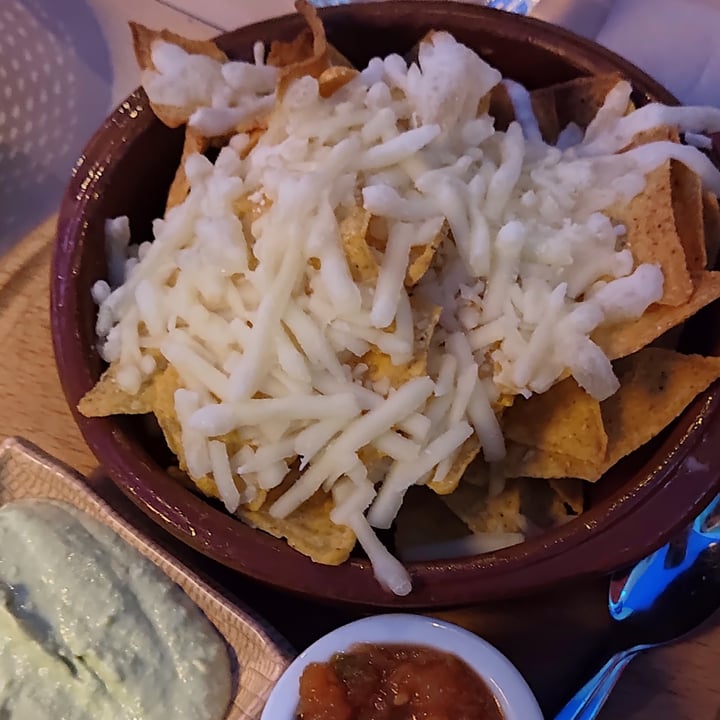 photo of Shangri La Nachos veganos shared by @lauraorts on  03 Mar 2022 - review