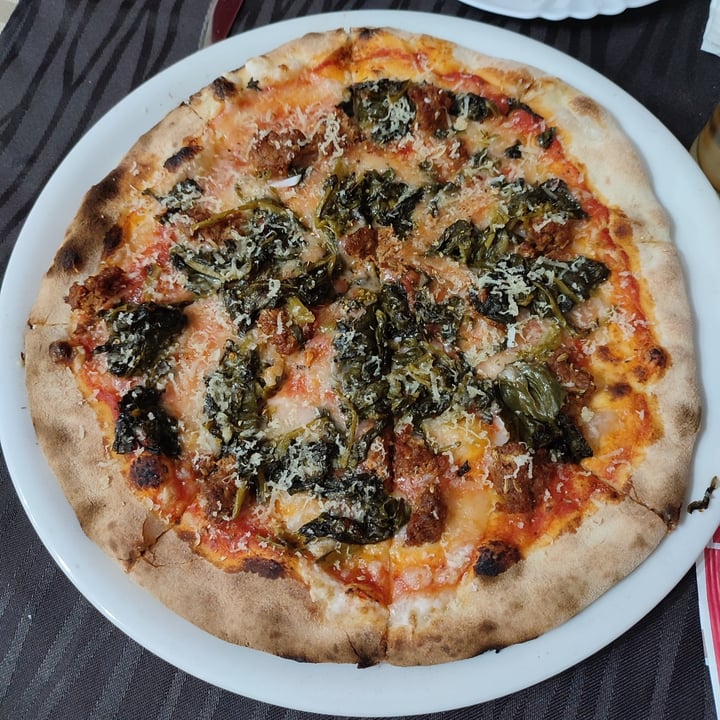 photo of Trinacria Pizzeria pizza salsiccia e friarielli shared by @monica86 on  12 Oct 2022 - review